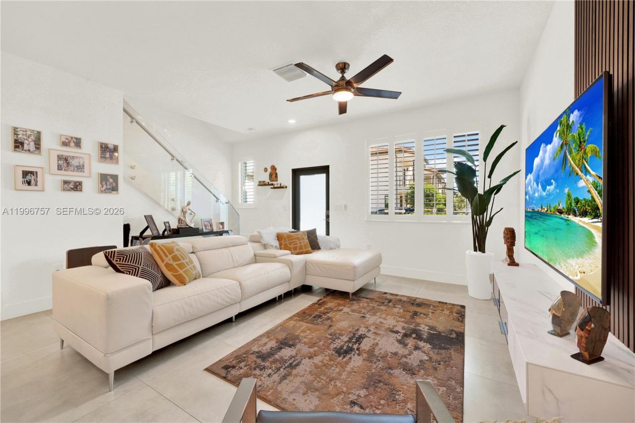 8319 NW 49th St , Doral, FL 33166 Photo