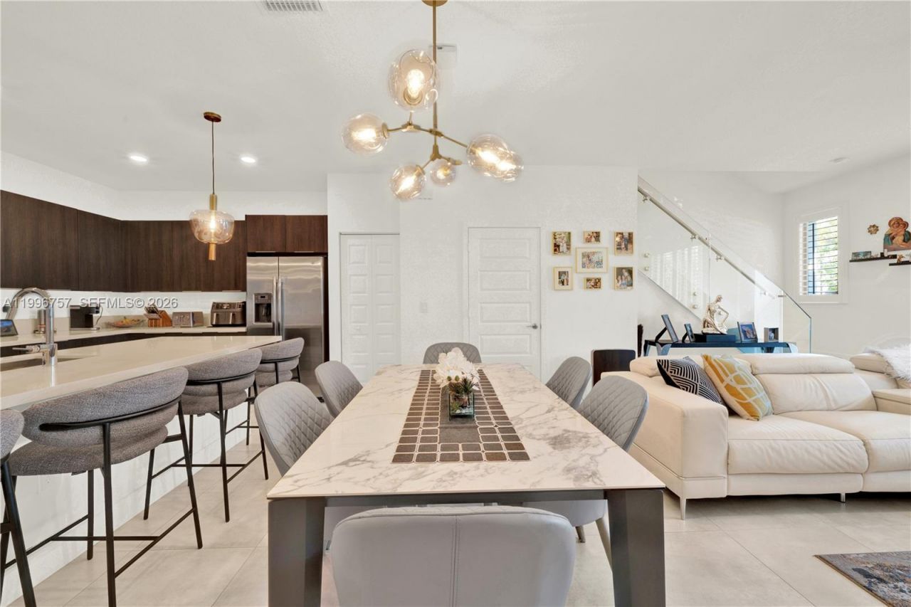 8319 NW 49th St , Doral, FL 33166 Photo