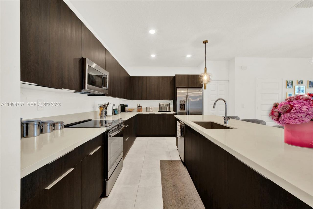 8319 NW 49th St , Doral, FL 33166 Photo