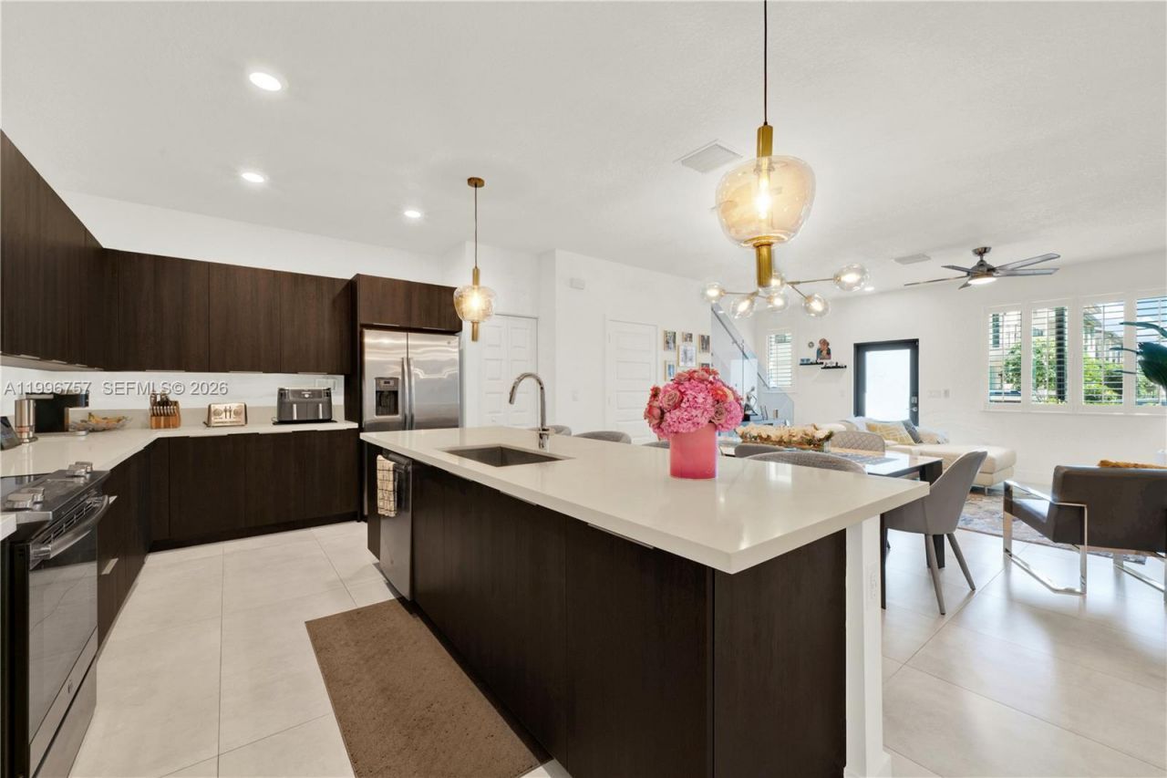 8319 NW 49th St , Doral, FL 33166 Photo