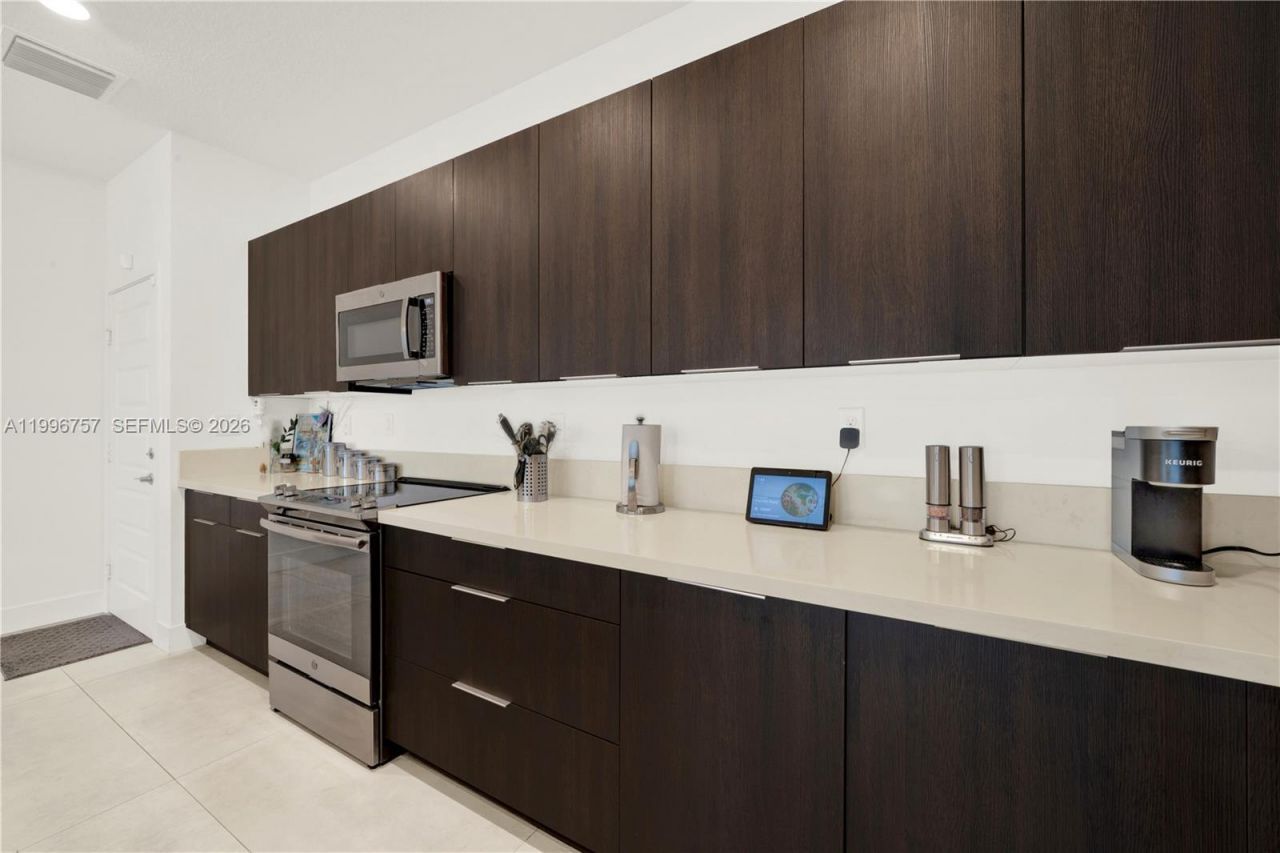 8319 NW 49th St , Doral, FL 33166 Photo