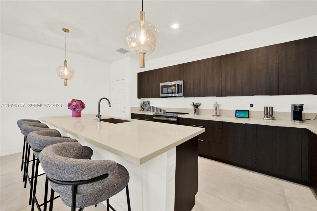 8319 NW 49th St , Doral, FL 33166 Photo