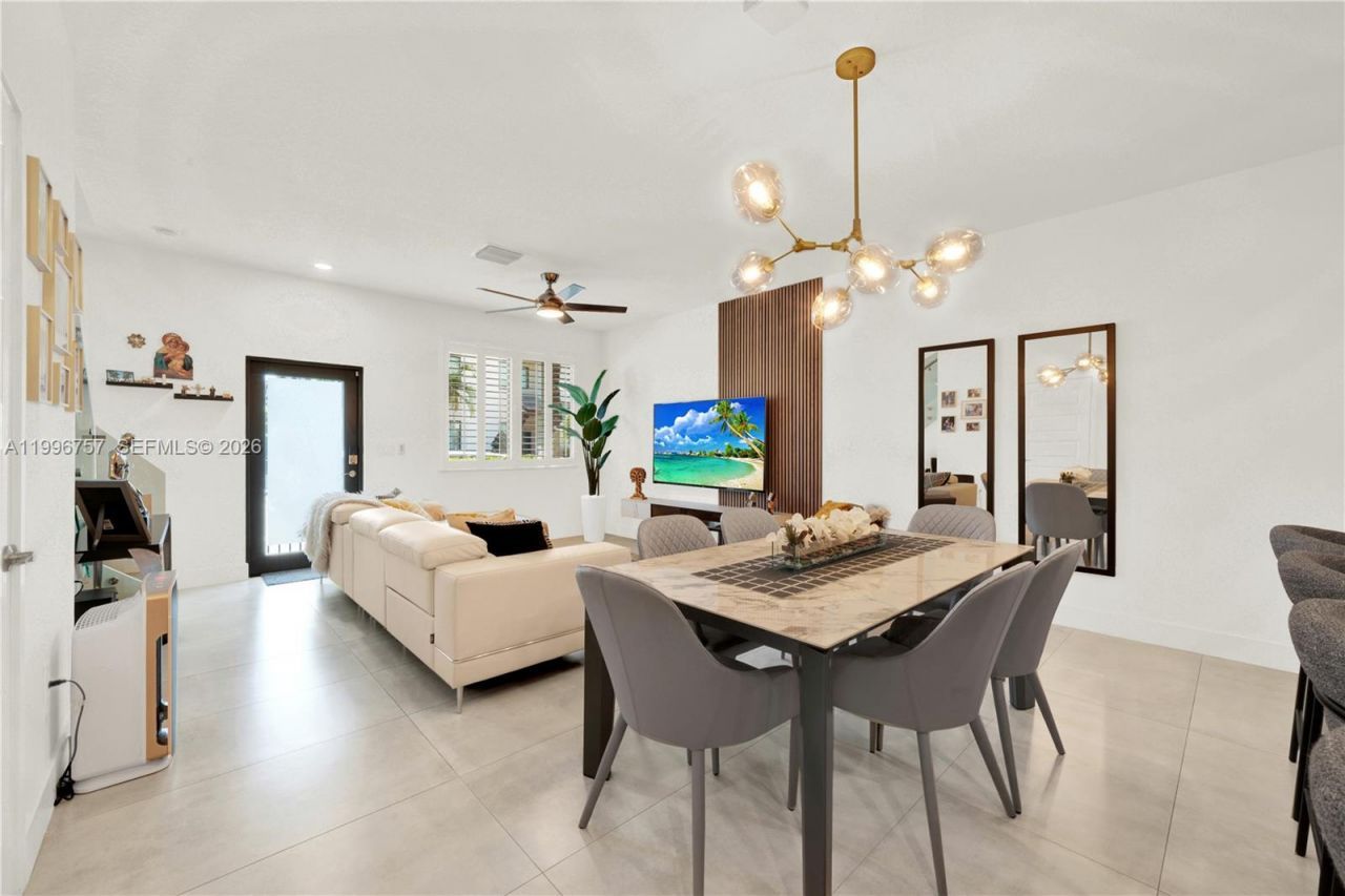 8319 NW 49th St , Doral, FL 33166 Photo