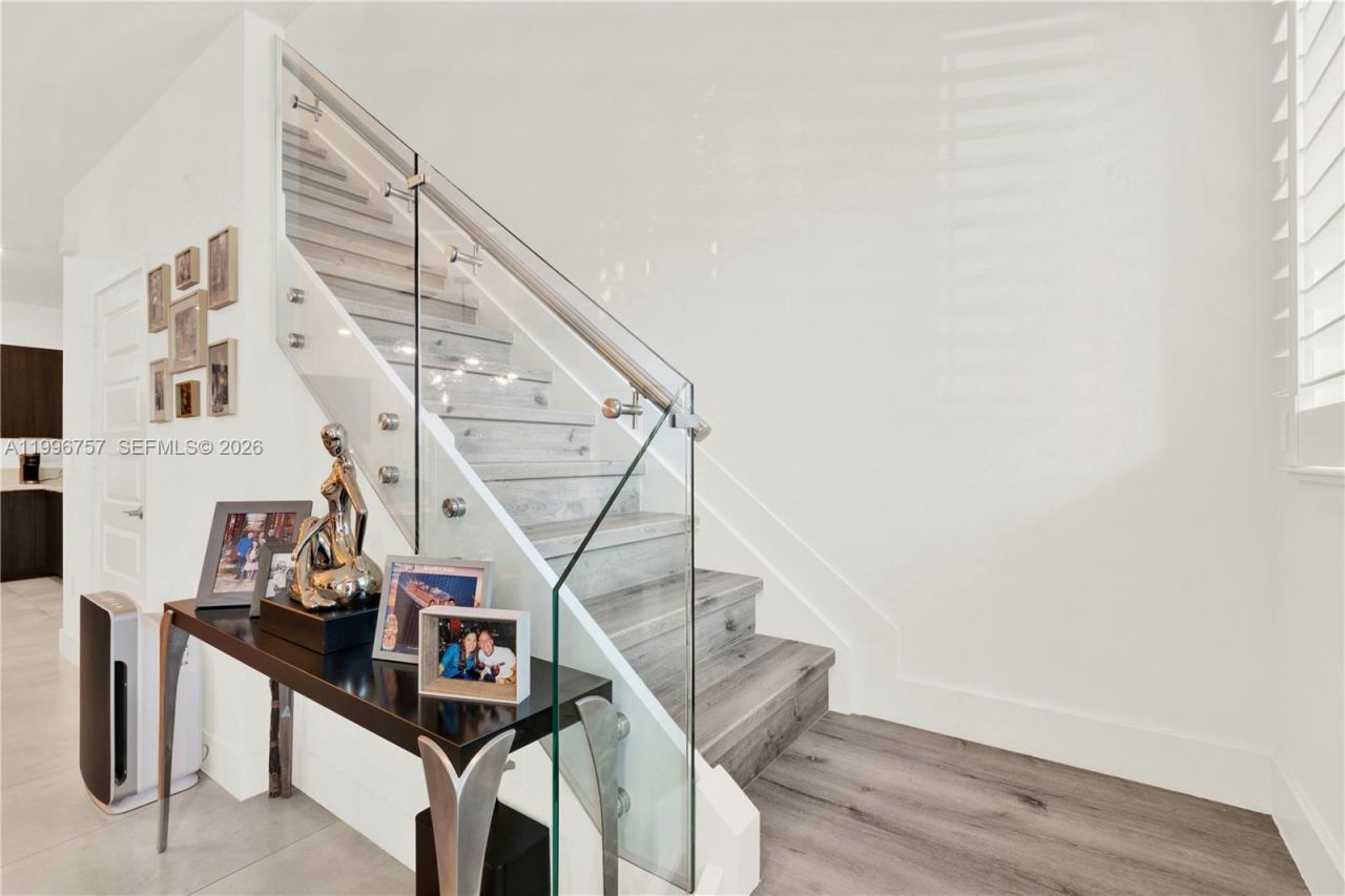 8319 NW 49th St , Doral, FL 33166 Photo