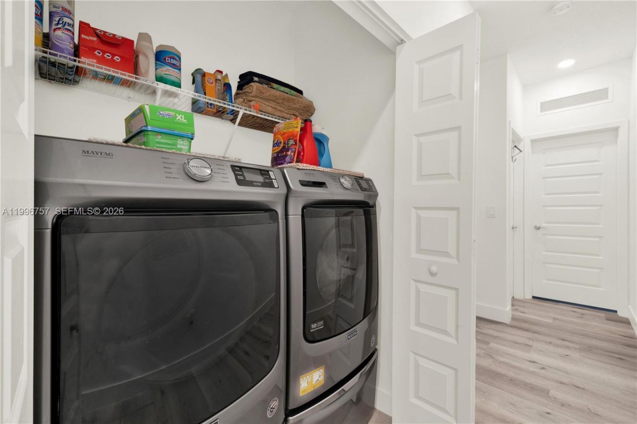 8319 NW 49th St , Doral, FL 33166 Photo