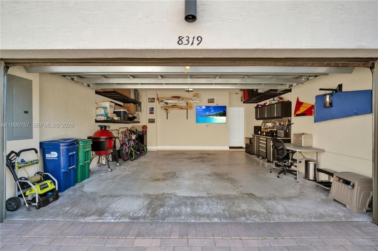 8319 NW 49th St , Doral, FL 33166 Photo