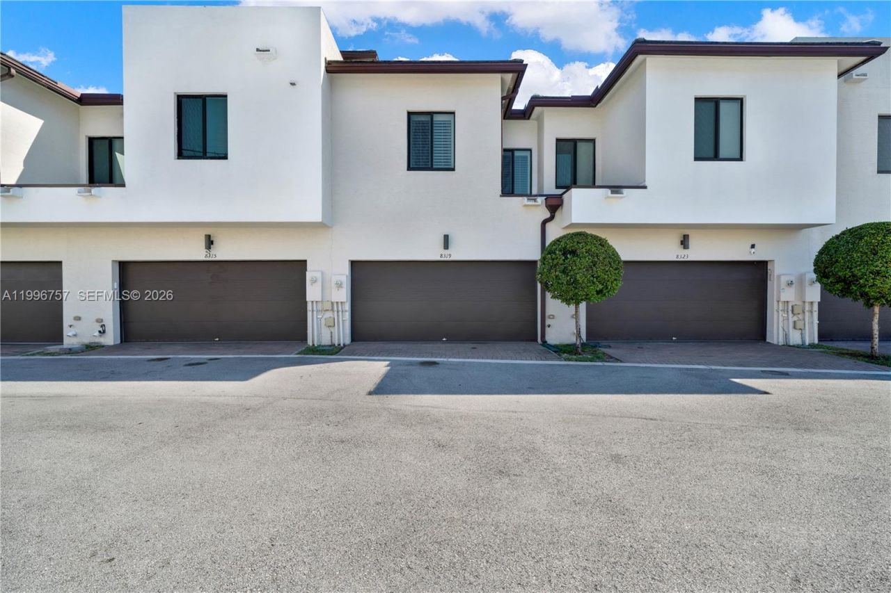 8319 NW 49th St , Doral, FL 33166 Photo