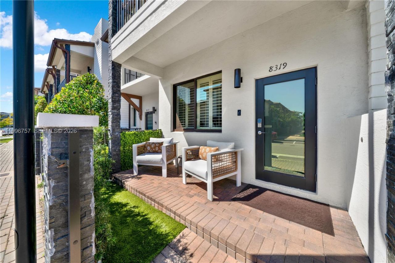 8319 NW 49th St , Doral, FL 33166 Photo