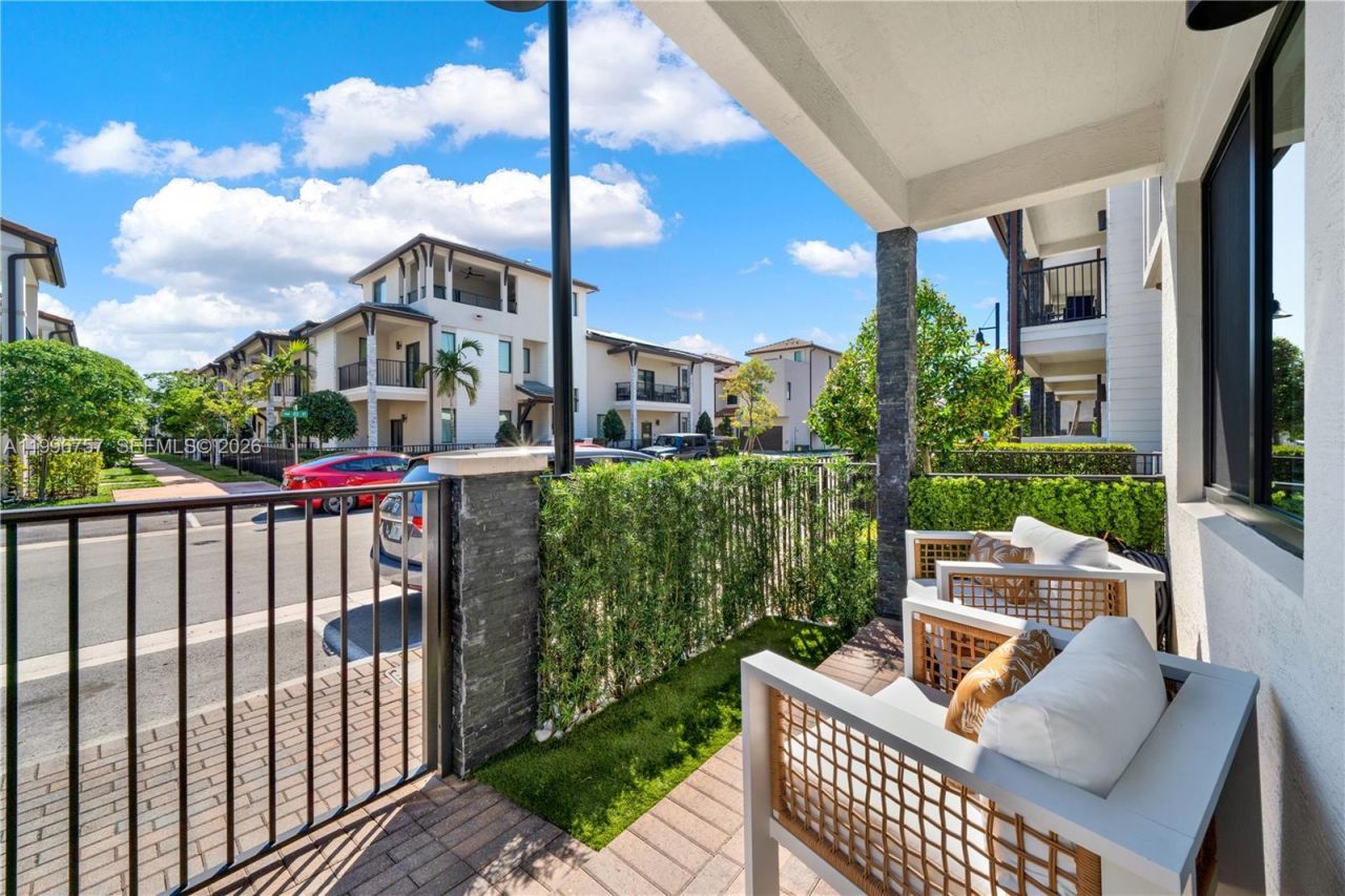 8319 NW 49th St , Doral, FL 33166 Photo