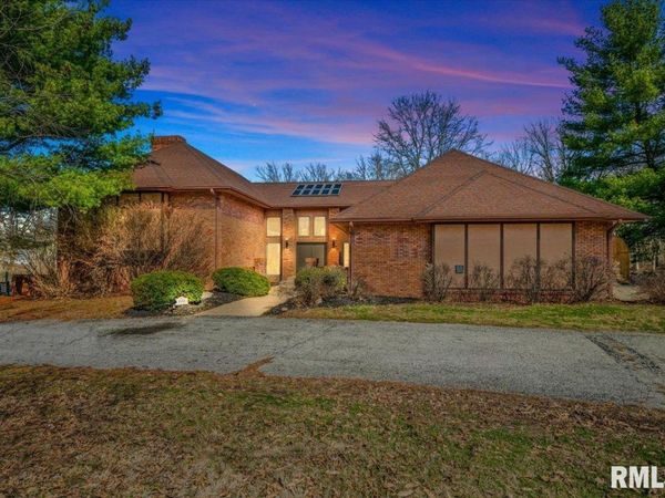 2551 E LAKE SHORE Drive, Springfield, IL 62712