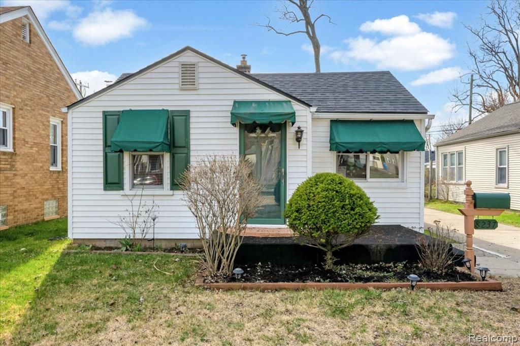 8237 Lenore Street, Dearborn Heights, MI 48127 Main Photo