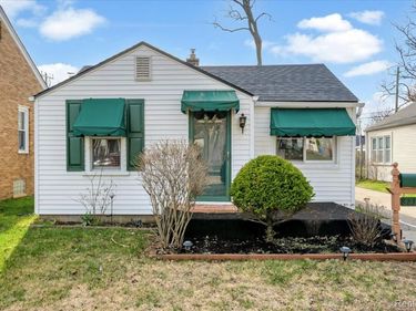 8237 Lenore Street, Dearborn Heights, MI 48127