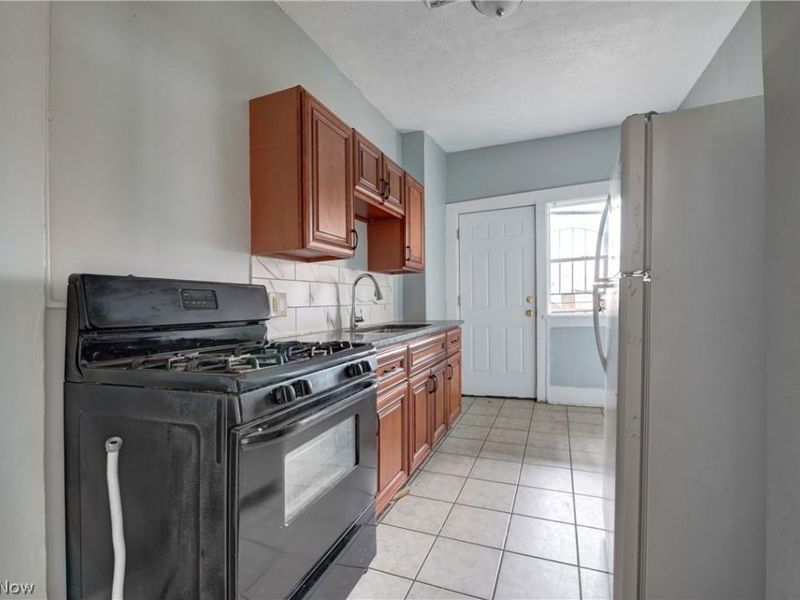 14120 Superior Road, Cleveland, OH 44118 Photo 10