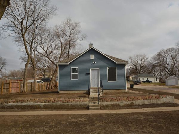 100 Main St, Sioux City, IA 51103