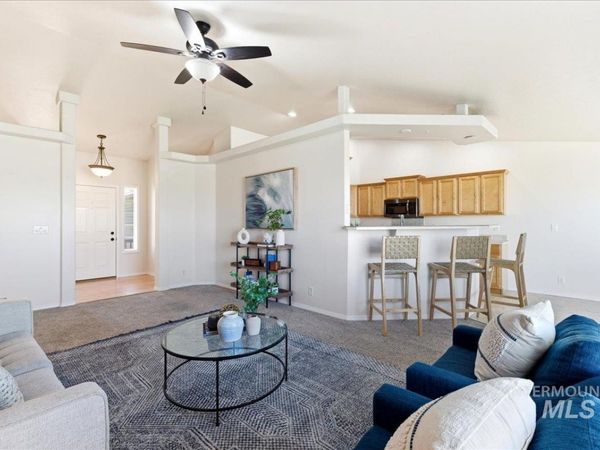 1284 NW Mandarin St, Mountain Home, ID 83647