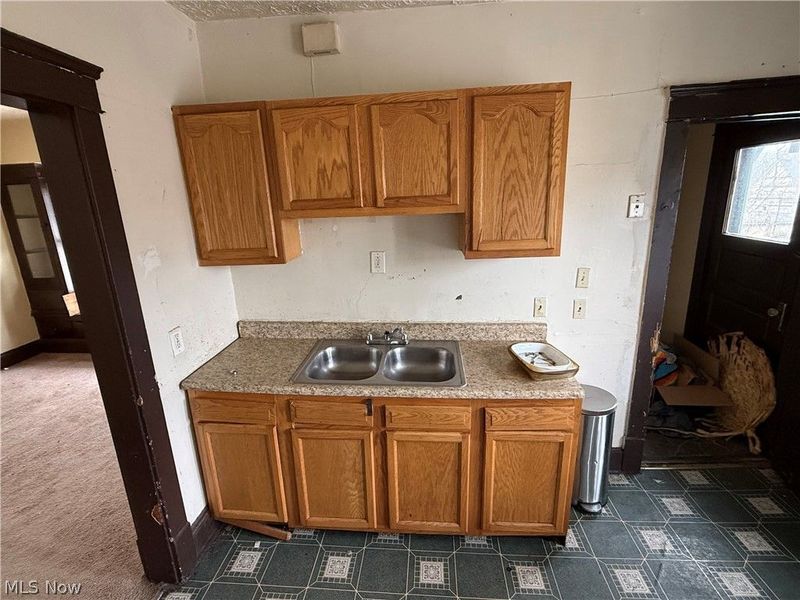 10001 Lamontier Avenue, Cleveland, OH 44104 Photo 11