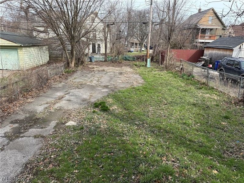 10001 Lamontier Avenue, Cleveland, OH 44104 Photo 2