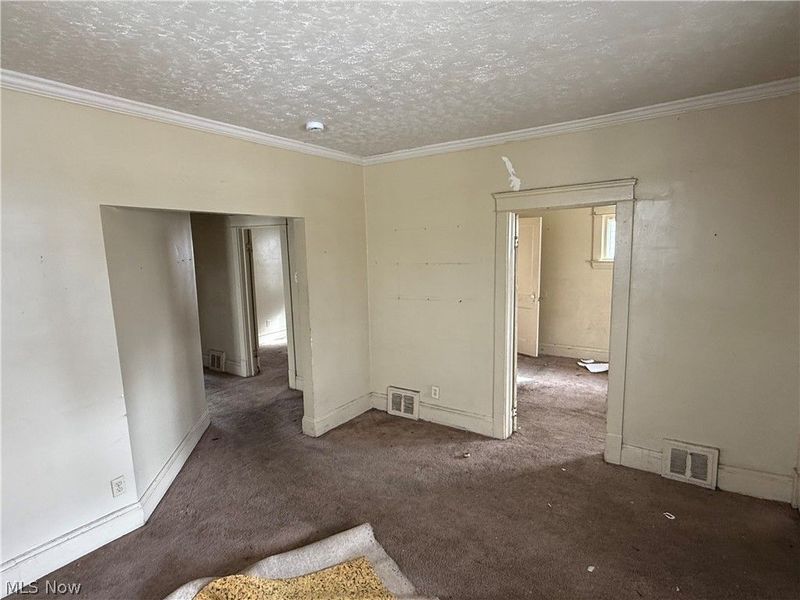 10001 Lamontier Avenue, Cleveland, OH 44104 Photo 5