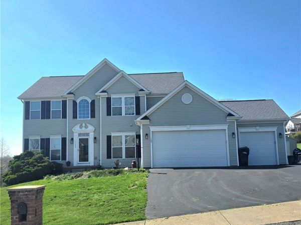 11600 Beacon Dr, Irwin, PA 15642