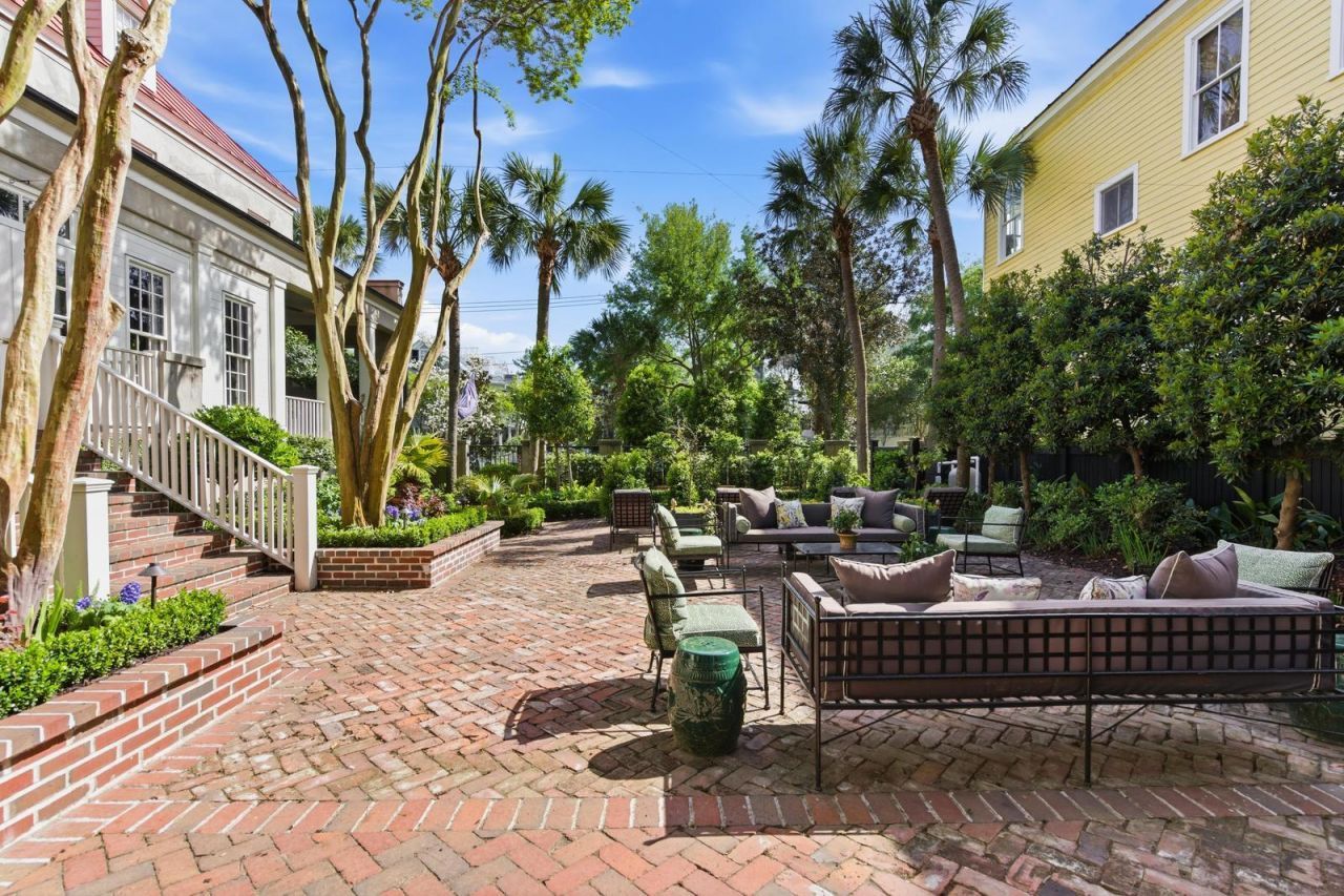 140 Queen Street Photo 105