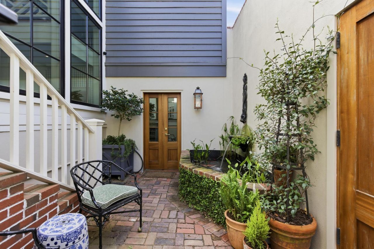 140 Queen Street Photo 108