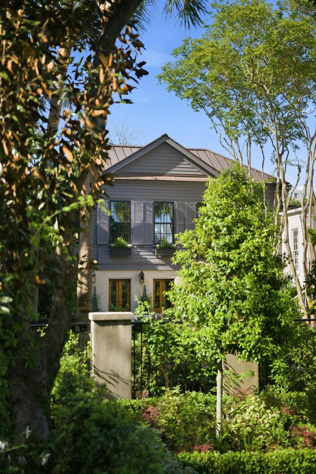 140 Queen Street Photo 123