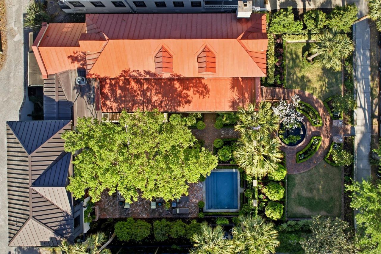 140 Queen Street Photo 125