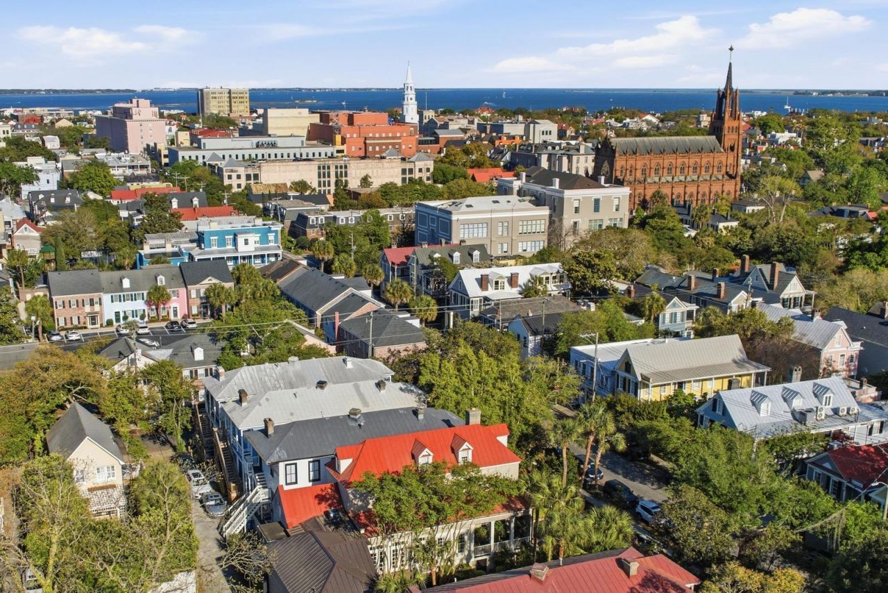 140 Queen Street Photo 131