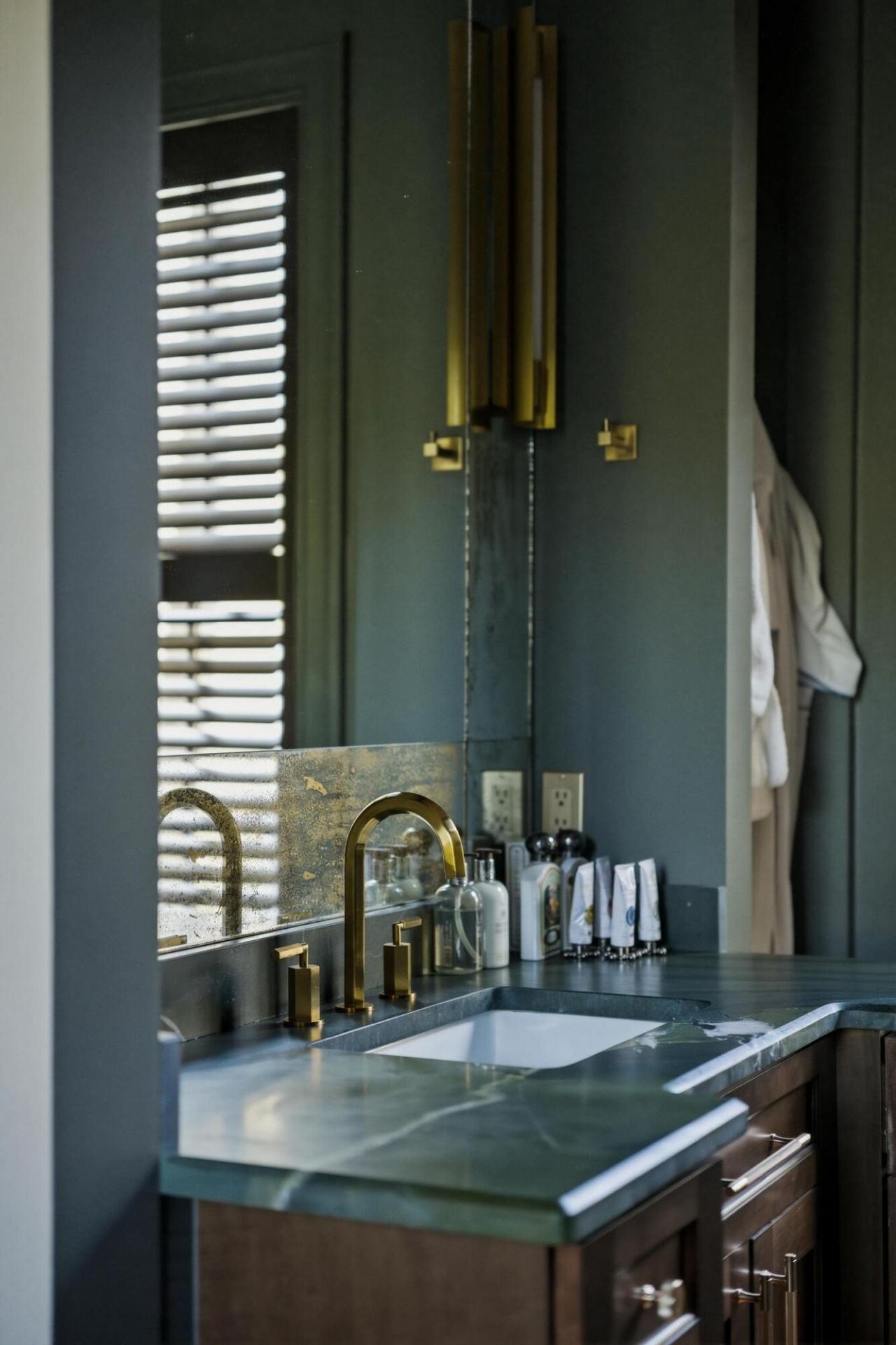 140 Queen Street Photo 63