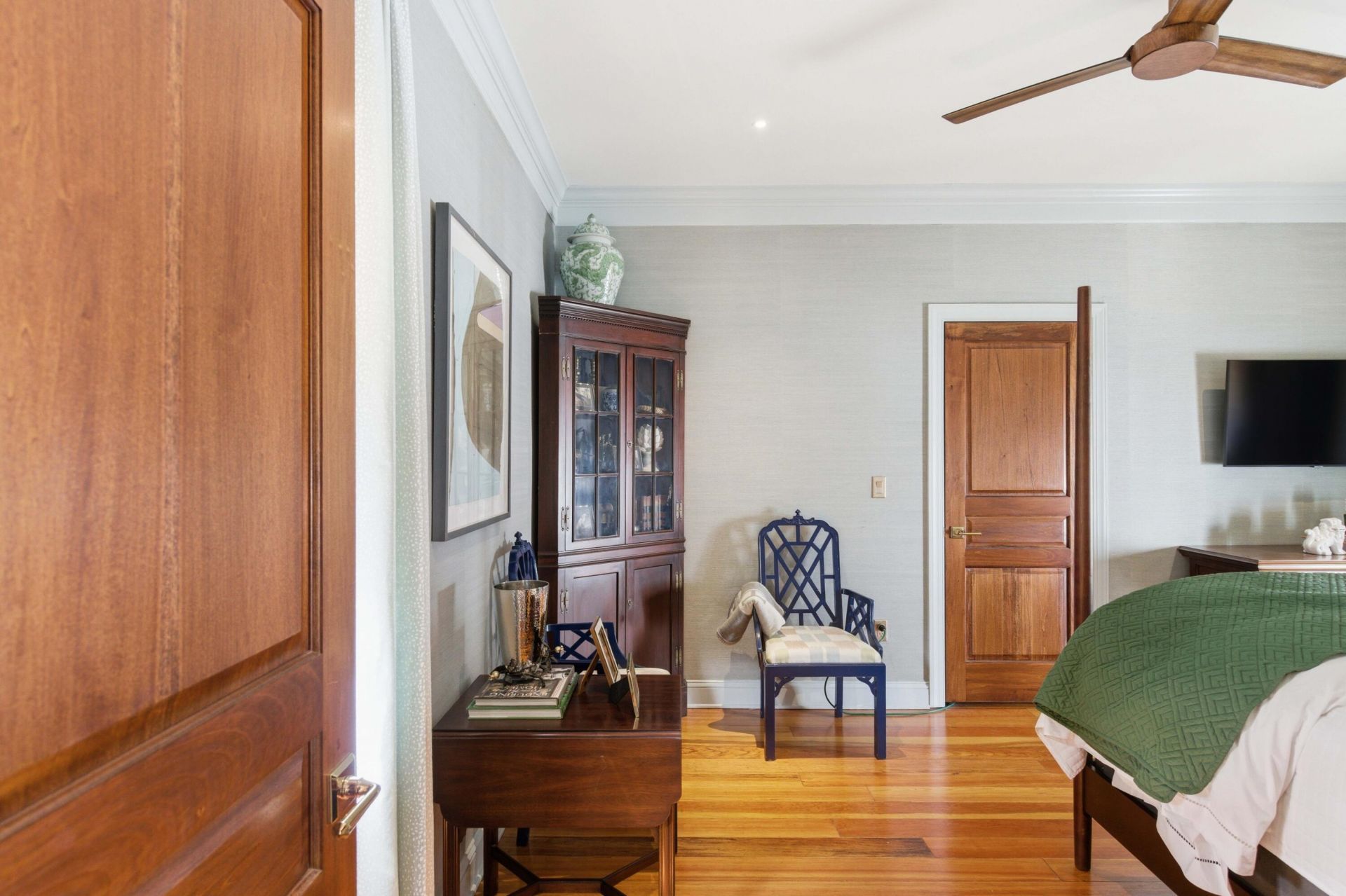 140 Queen Street Photo 90