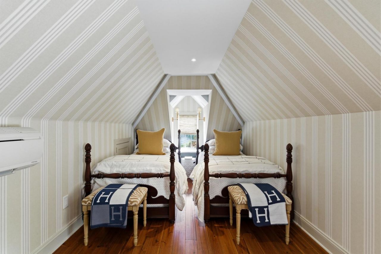 140 Queen Street Photo 93