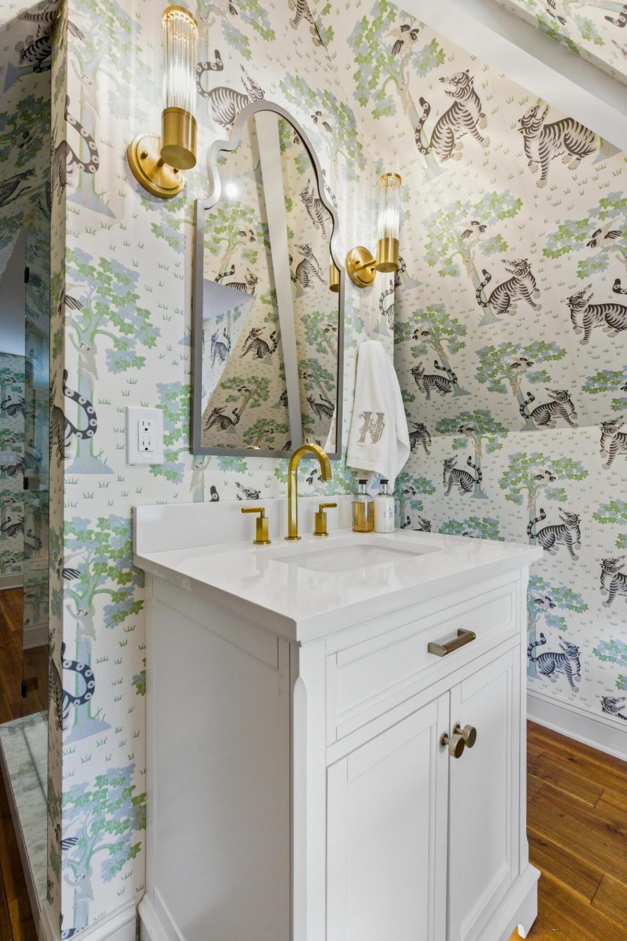 140 Queen Street Photo 98