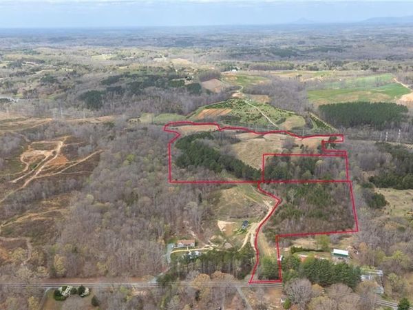 6988 Salem Chapel Road , Walnut Cove, NC 27052