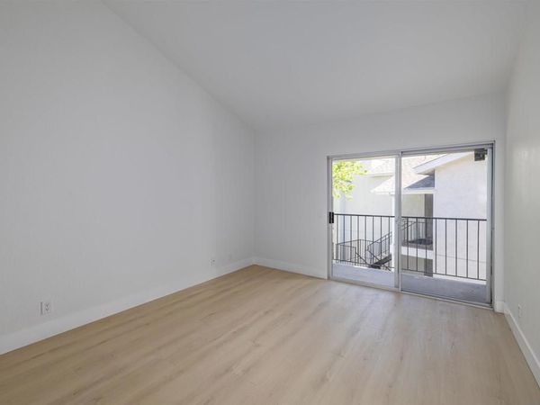 3020 Cowley Way, Unit 305, San Diego, CA 92117