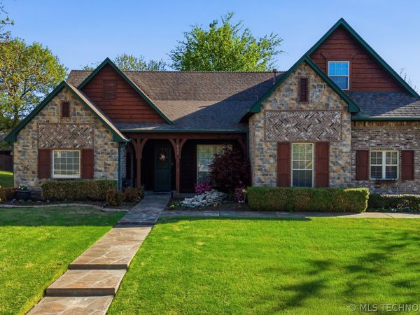 208 New Haven Street , Catoosa, OK 74015