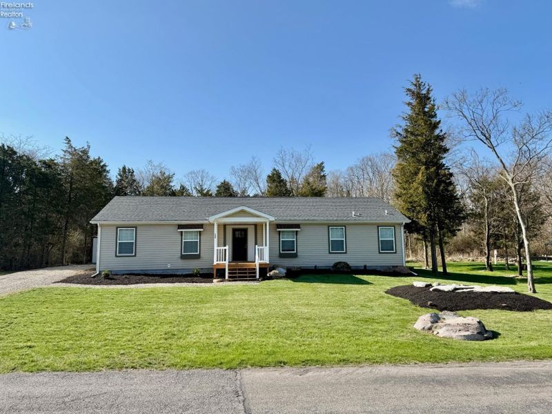 186 Hamilton Road, Kelleys Island, OH 43438 Photo 1