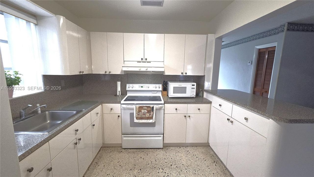 3066 NW 28th St, Miami, FL 33142 Photo
