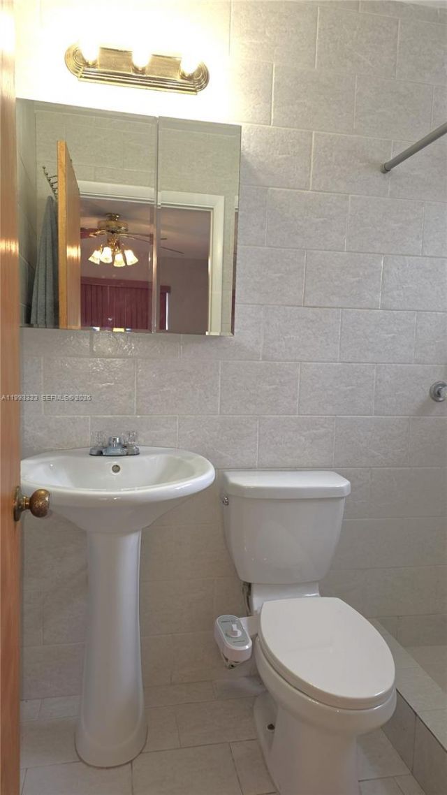 3066 NW 28th St, Miami, FL 33142 Photo