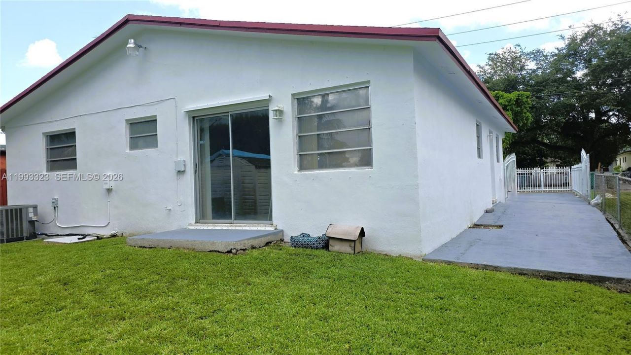 3066 NW 28th St, Miami, FL 33142 Photo