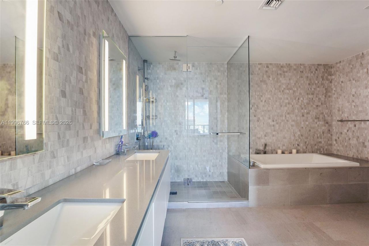 68 SE 6th St, Unit 2104, Miami, FL 33131 Photo