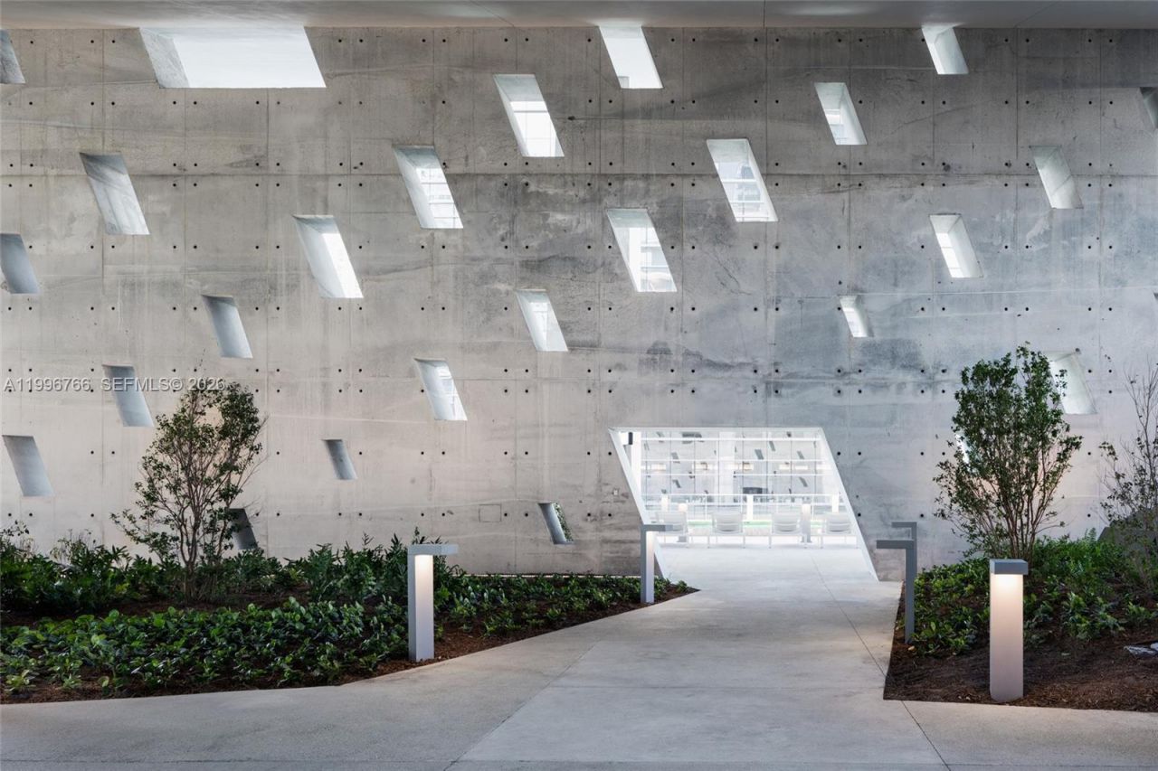 68 SE 6th St, Unit 2104, Miami, FL 33131 Photo