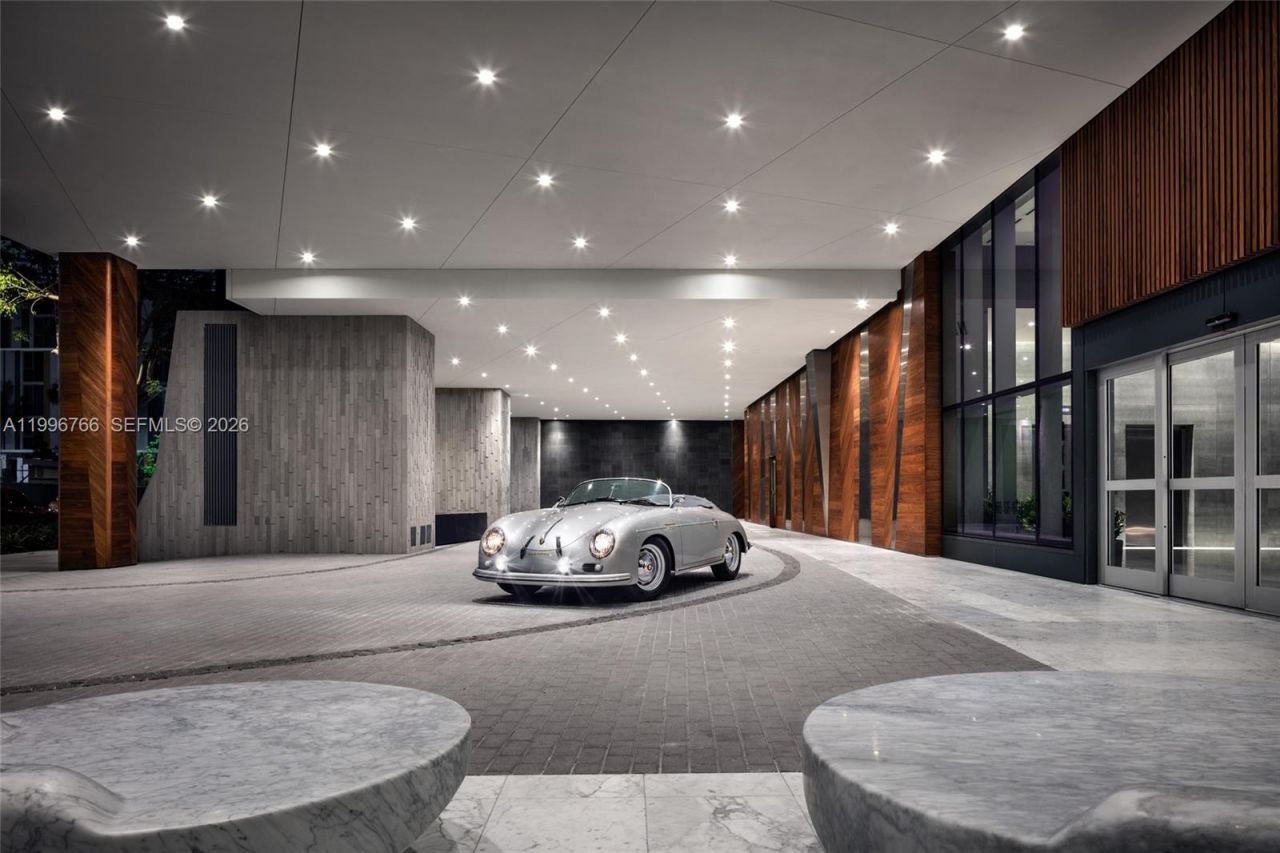 68 SE 6th St, Unit 2104, Miami, FL 33131 Photo