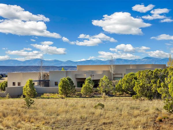 2 Via Oso , Santa Fe, NM 87506