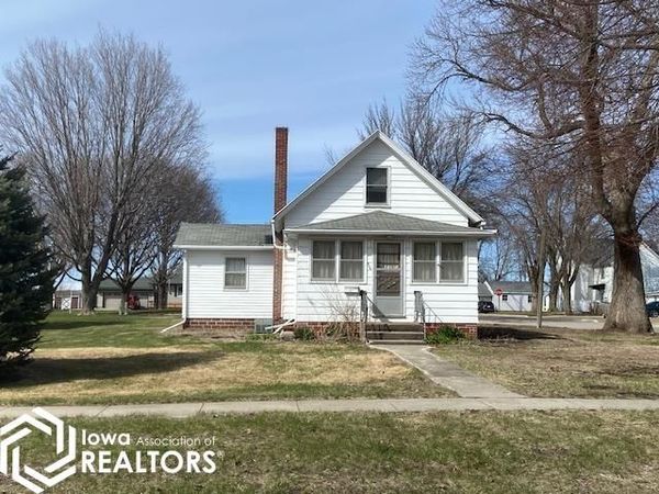326 1St Street NW, Britt, IA 50423