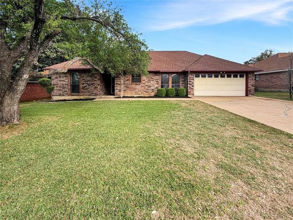 1302 Belvon Place, Cleburne, TX 76033