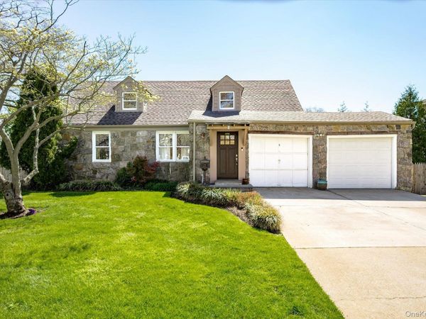 5 Erlwein Court, Massapequa, NY 11758