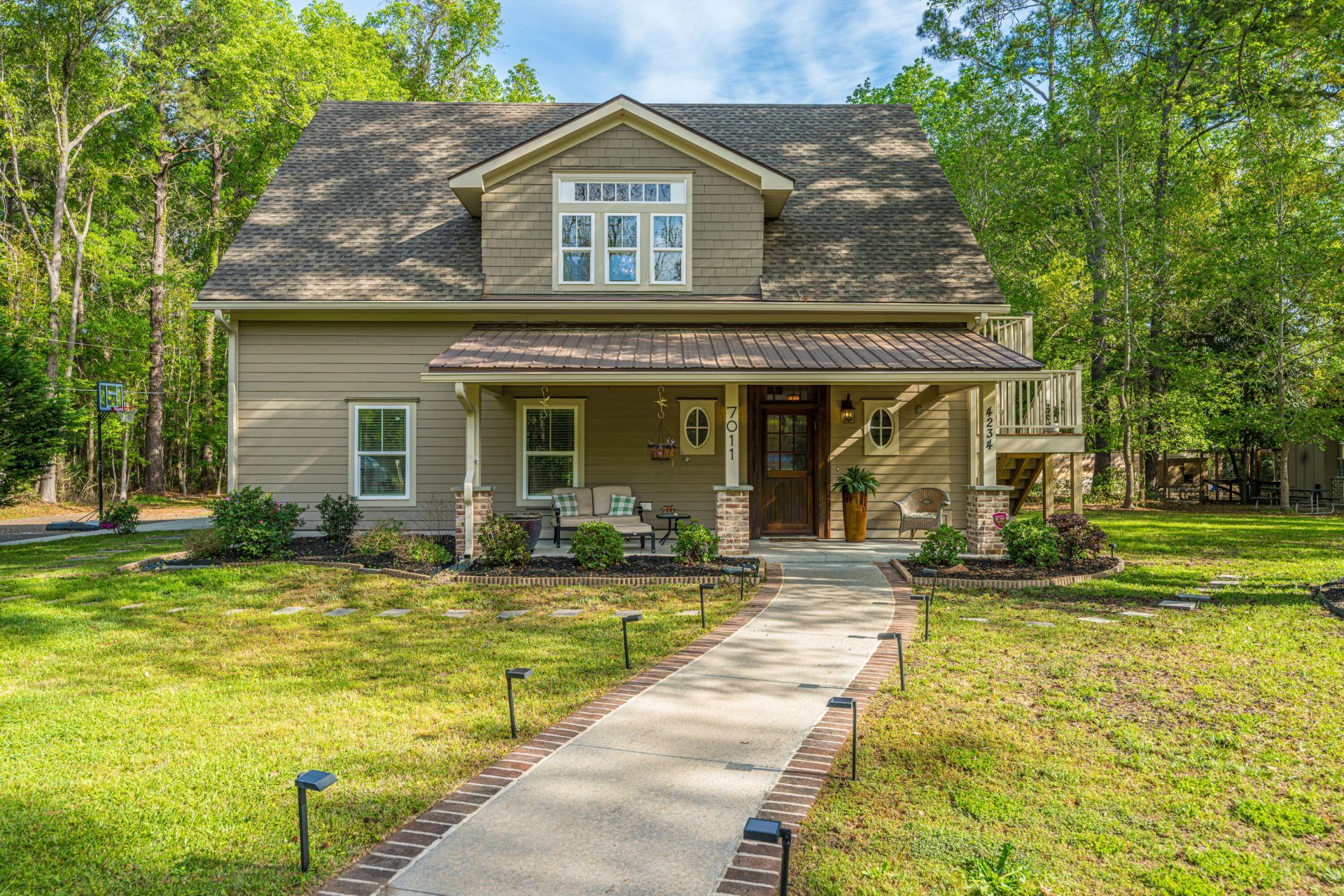 7011 Crest Court Photo 4