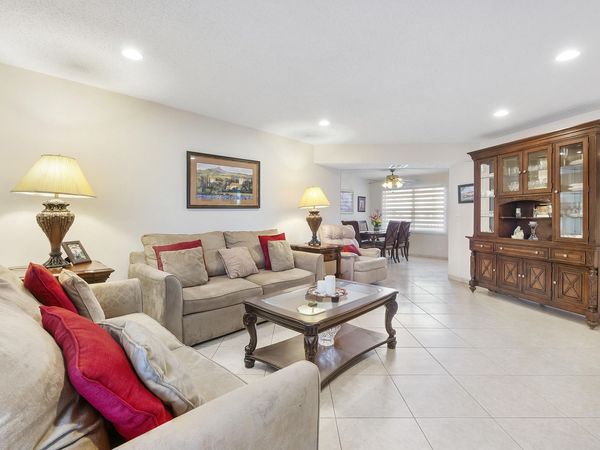 4270 NW 40th Street, Unit 205, Lauderdale Lakes, FL 33319