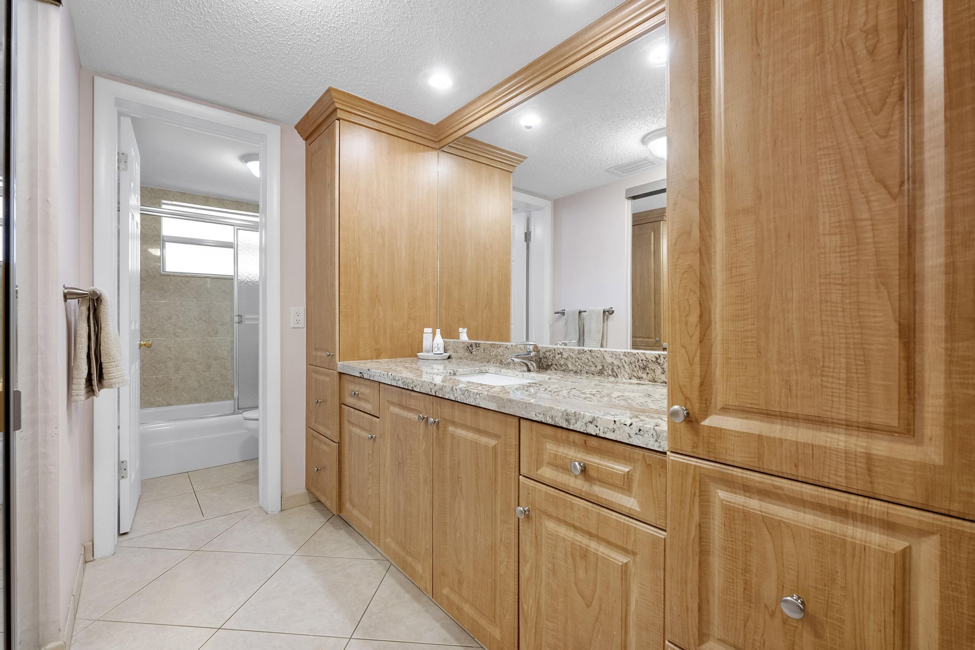 4270 NW 40th Street, Unit 205, Lauderdale Lakes, FL 33319 Photo