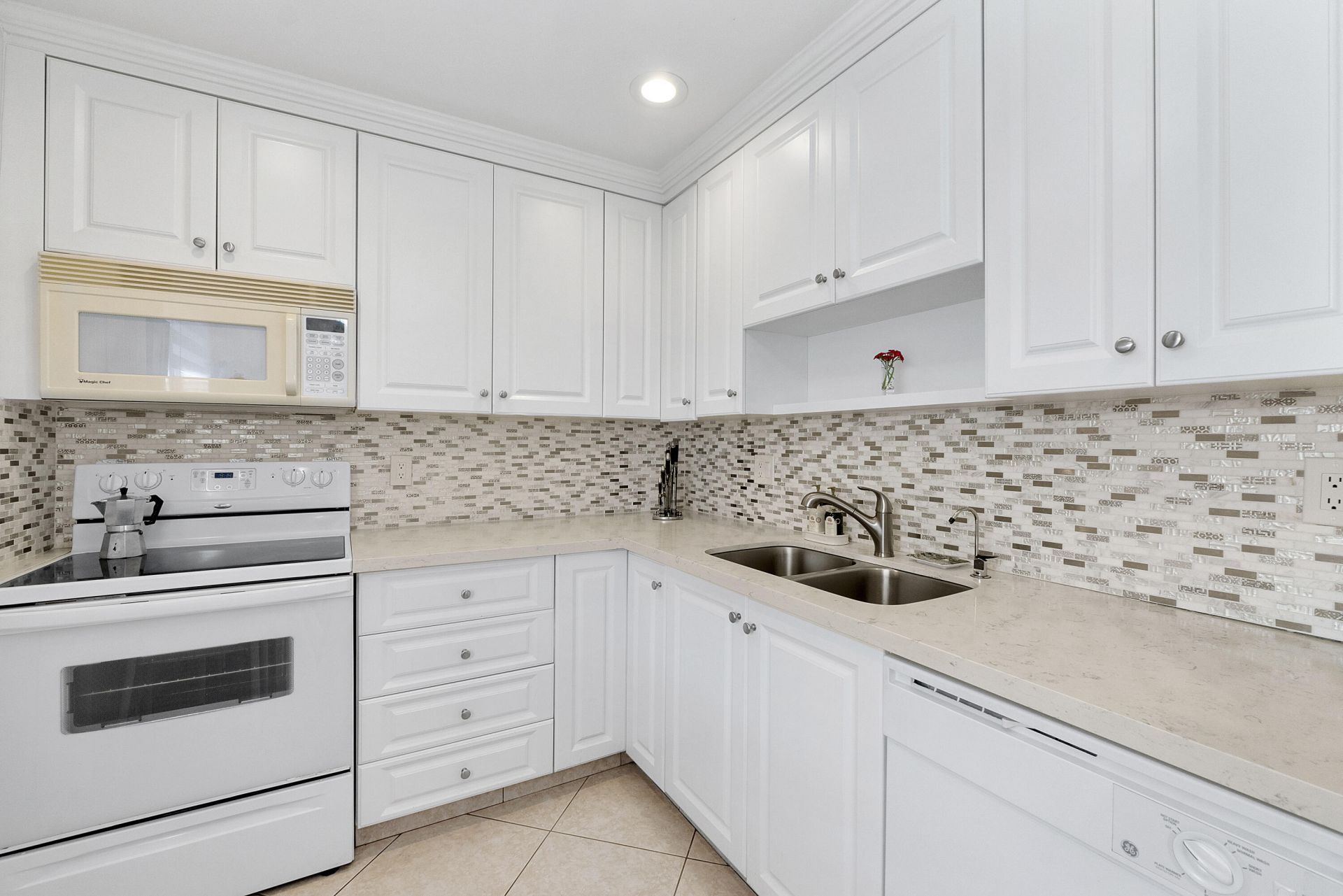 4270 NW 40th Street, Unit 205, Lauderdale Lakes, FL 33319 Photo